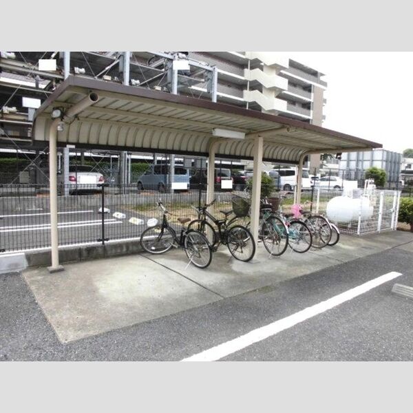 フォレストジョウエイ202号室 駐輪場