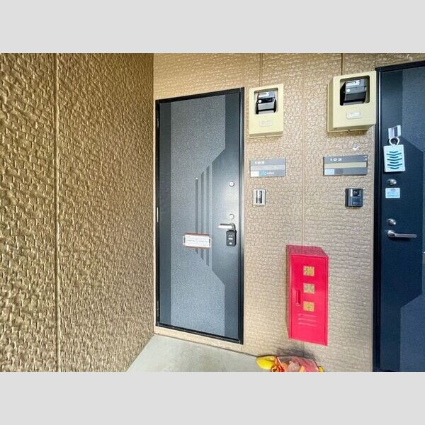 パークメゾン　A102号室 玄関ドア