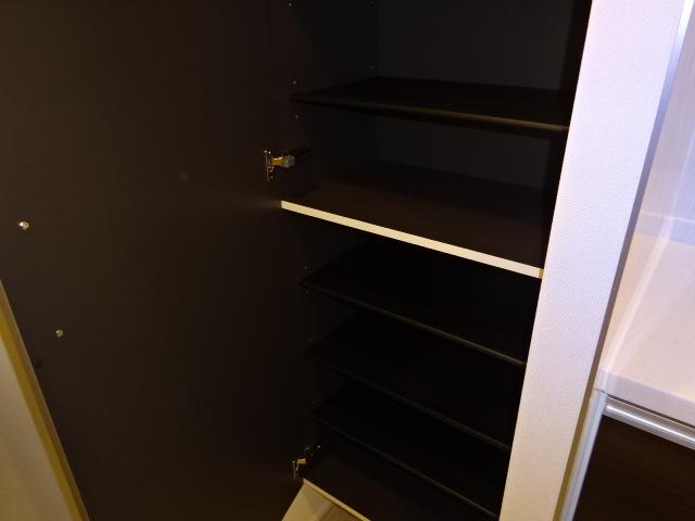 湘南エクセレントⅢ303号室 収納