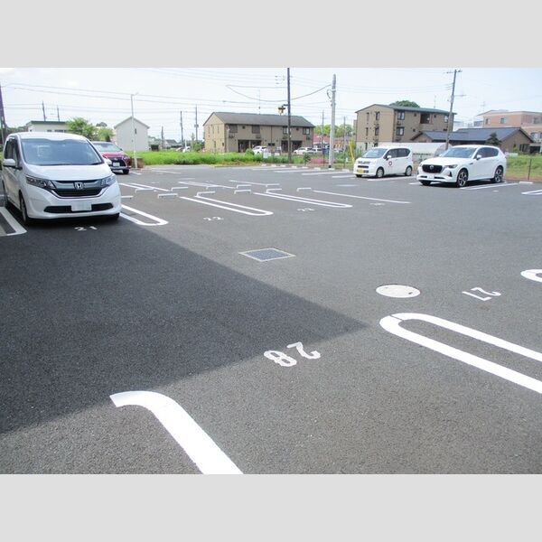 ラ・リアン　C・D　C棟105号室 駐車場