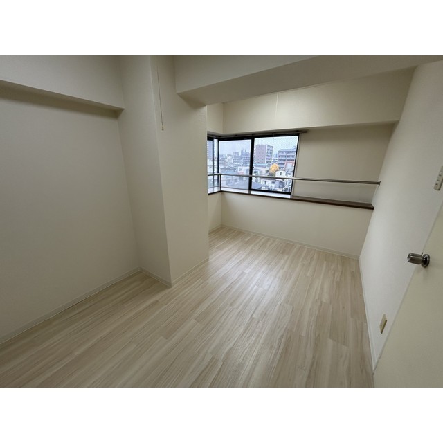 ブルジョン７ 内観