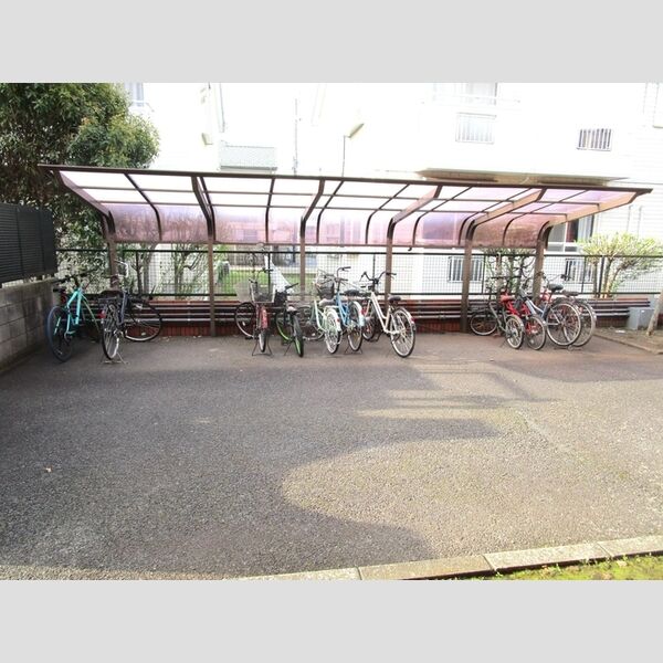 エミネンスMIYA110号室 駐輪場