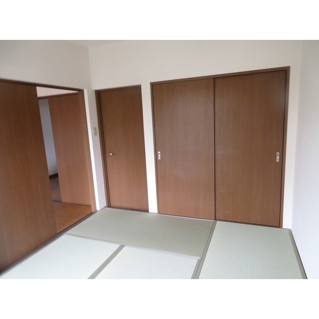 エステートロイヤル８号棟0103号室 和室