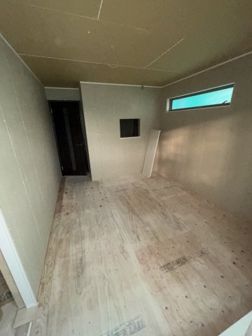 仮称）氷川町計画201号室 洋室6.6帖（南向き、東南方向に窓があるため日照良好）