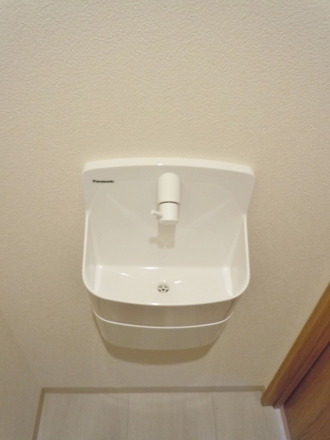 テラス弘明寺 トイレ内　※別号室の参考写真です。(現況優先・仕様違いの場合あり)