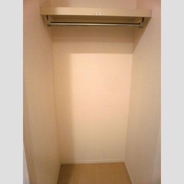 コートヴィレッジ かりん103号室 玄関前収納♪