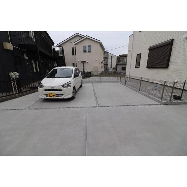 プリュニエ 駐車場