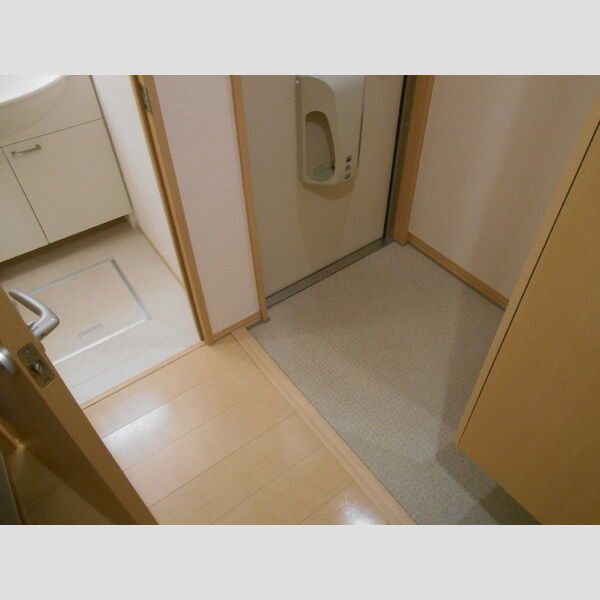 レフィナード(川越的場)101号室 玄関