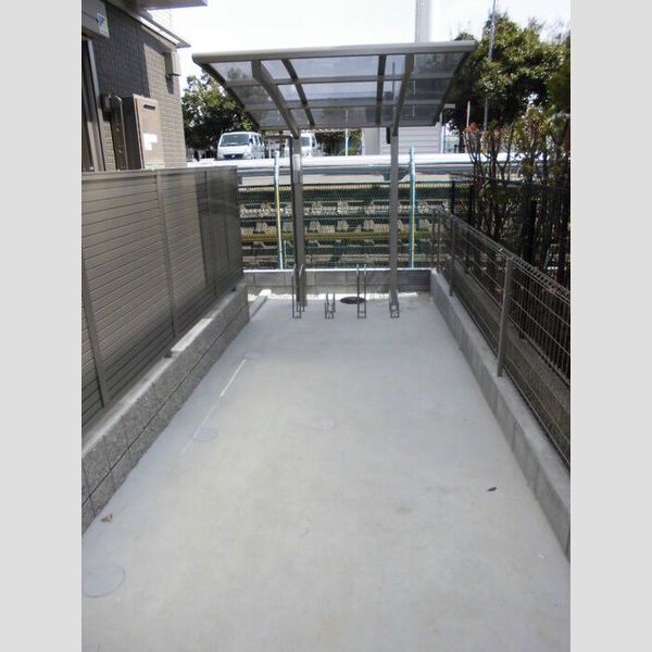 ガーネットブライト 駐輪場には屋根が付いています!