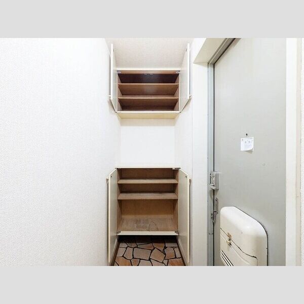 グランドサン 壱弐参伍番館 玄関