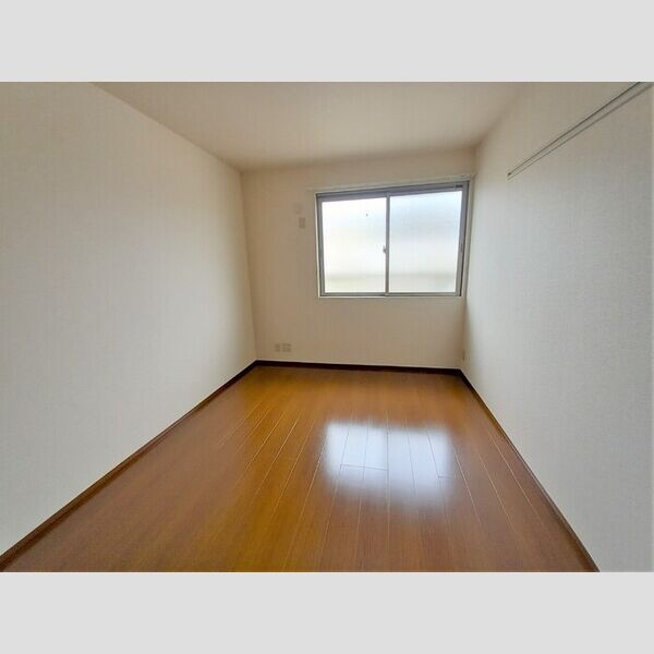 ヒルズガーデン102号室 洋室