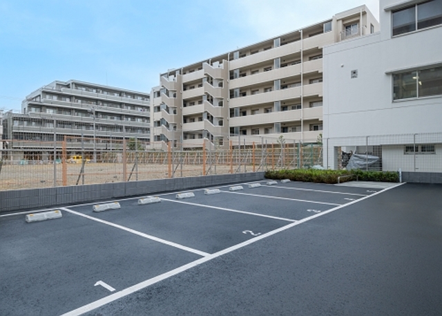 ガーラ・ヴィスタ横浜鶴見4階 駐車場があるので、車を買う予定の方も安心です