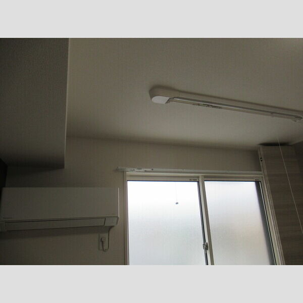 N・D-ROOM IIDACHOU　A棟203号室 洋室エアコン・室内物干し