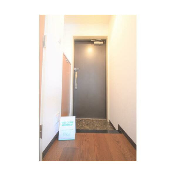 シャンブリーズ三越前 玄関