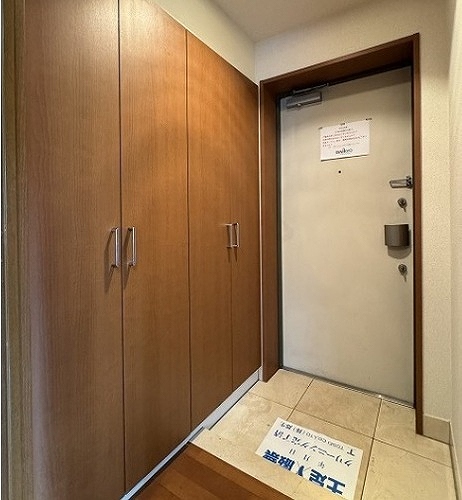 ドルチェ銀座東・壱番館 玄関　※2024年8月撮影