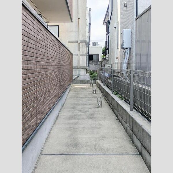 キャメル三郷中央4 駐輪場