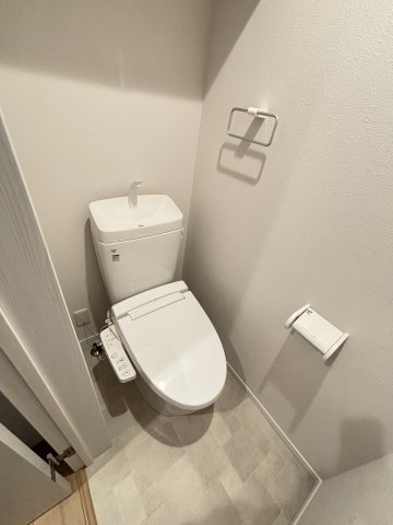 ウィンメゾン薬園台0201号室 トイレ