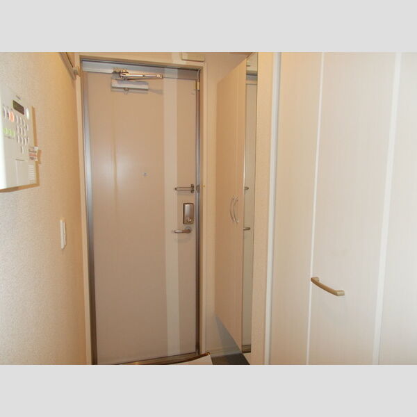 アピーズ305号室 玄関