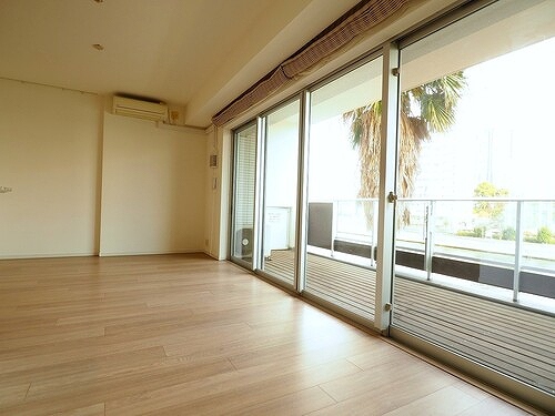 パークホームズ品川　ザ　レジデンス リビングダイニング別角度（南側から）