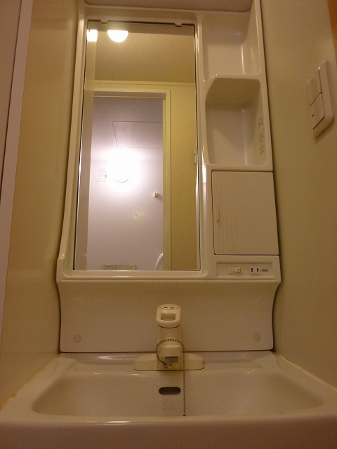 レオパレスアイ108号室 内観