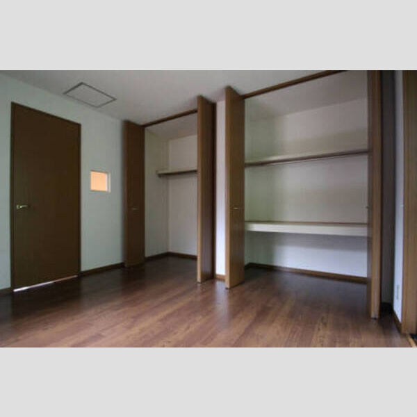 ファミール シバタⅡ 102 洋室