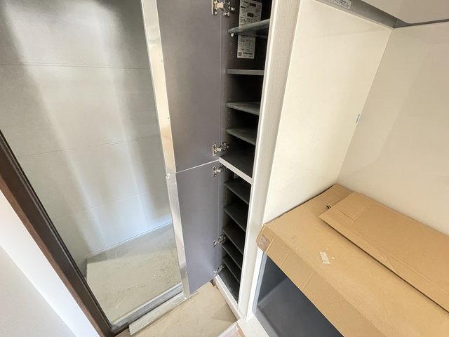 ＰＩＮＥＳ平和台0301号室 玄関