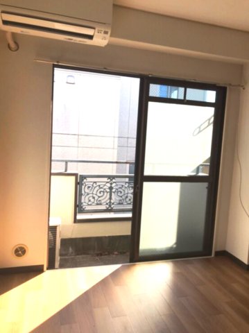 ワコーレエレガンス本郷台302号室 リビング