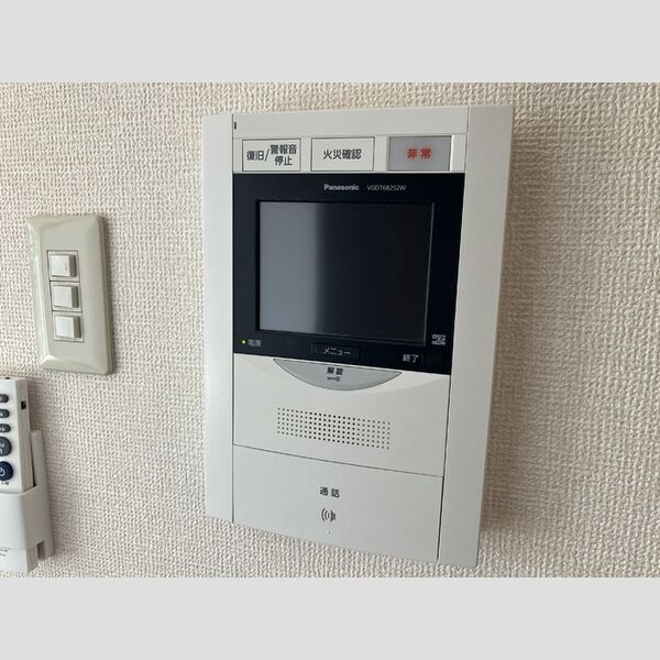 グランディス新八柱0403号室 モニター付きインターホン