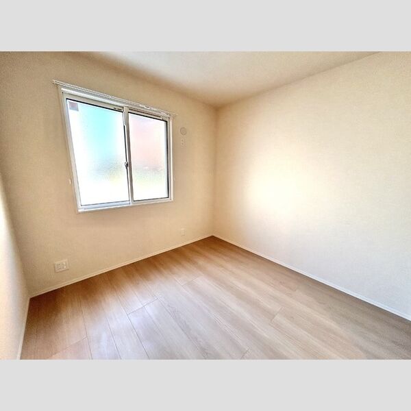 グランテージ海神E101号室 西側洋室