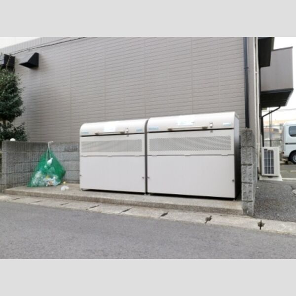 ピュアタウン南逆井　B 敷地内ごみ置場