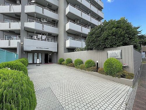 ライオンズマンション竹の塚 エントランス外観　※前回募集時2023年7月撮影