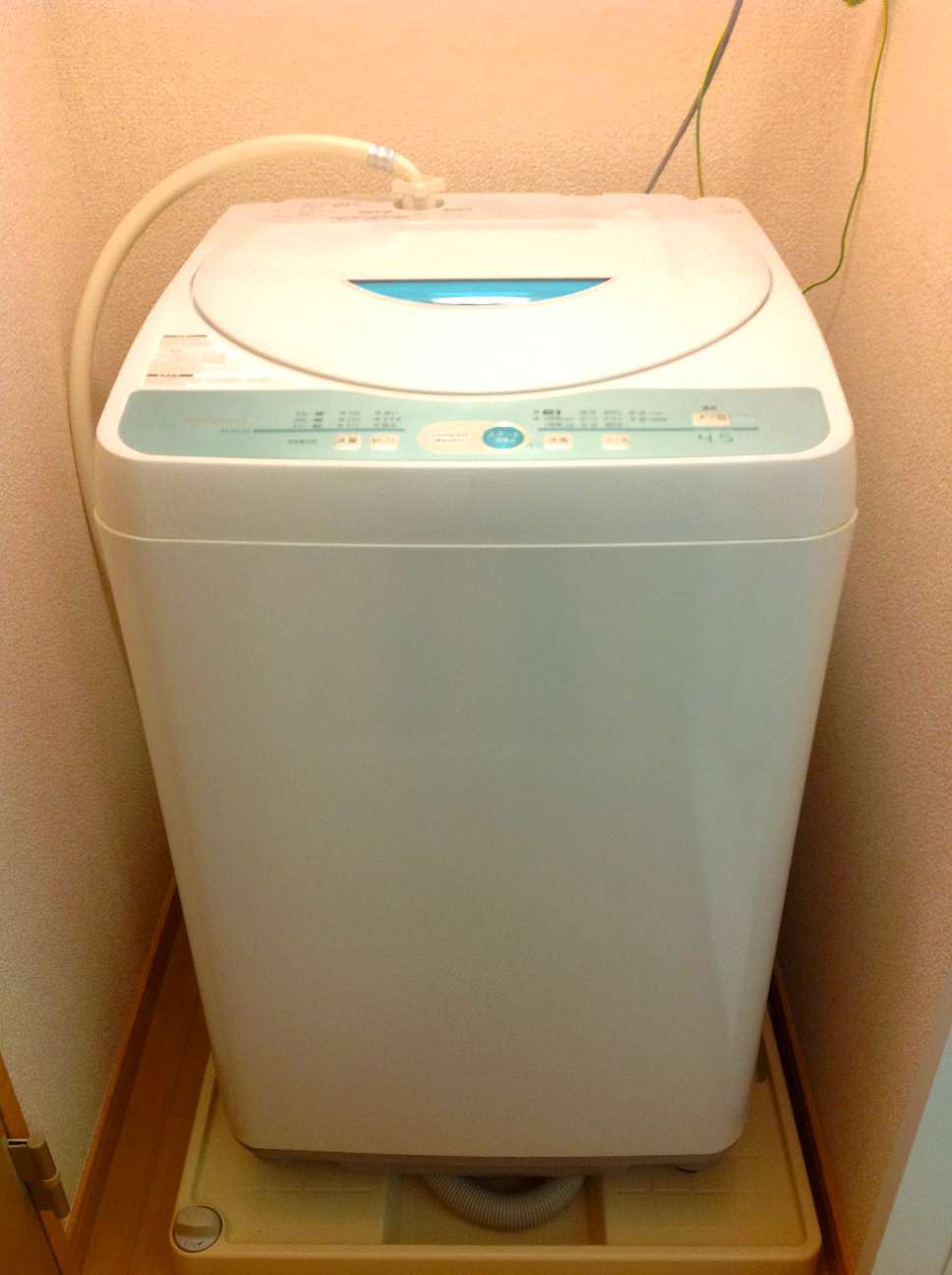レオパレス夕映え302号室 洗濯機です。
