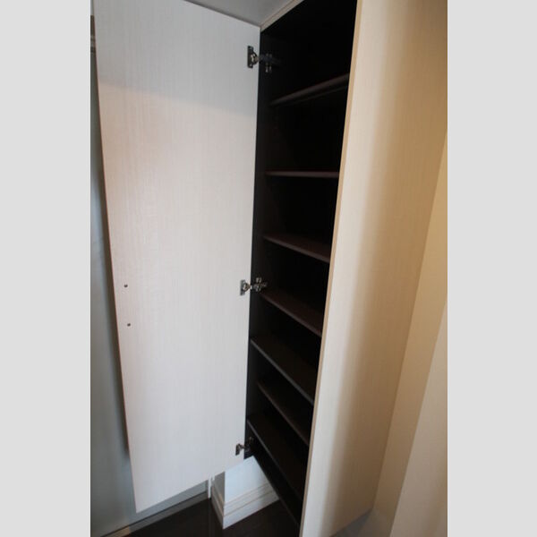 ソラシエスタ402号室 玄関にはシューズボックス!