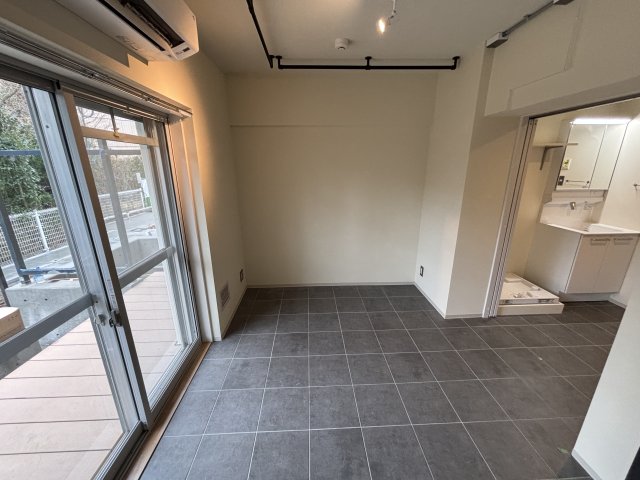 アールリエット武蔵境クラフト305号室 リビング