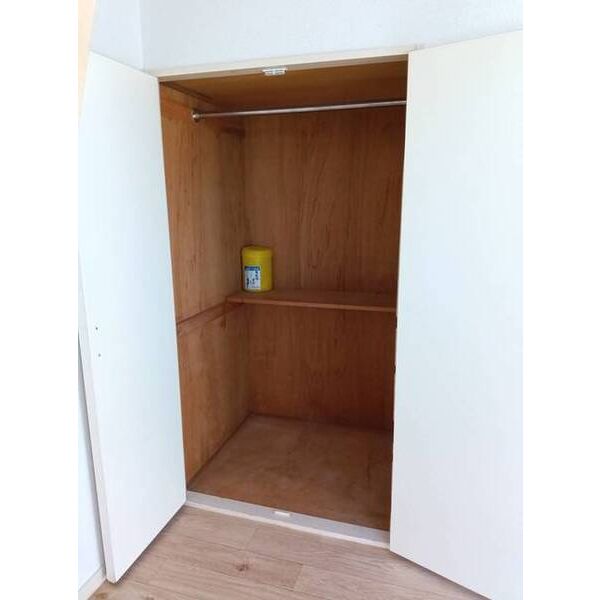 ロイヤルエモンド藤沢0202号室 収納