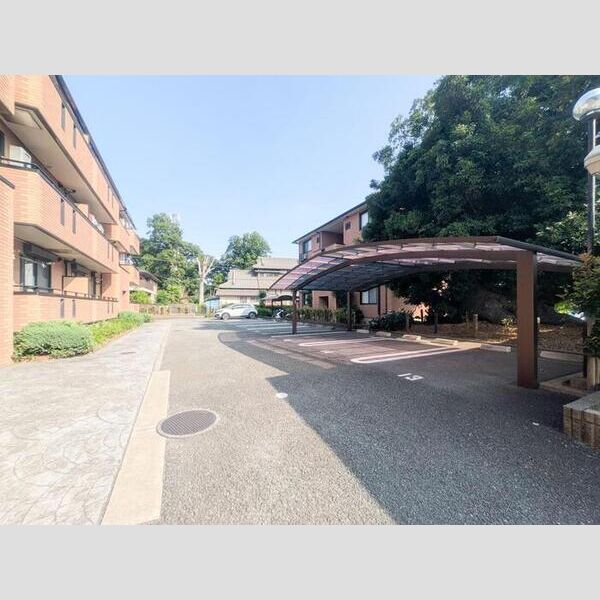 オーク・ヴィレッジ　壱番館 駐車場