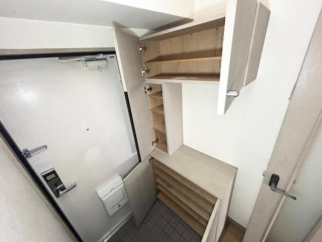 ガーデンスクエア102号室 下駄箱