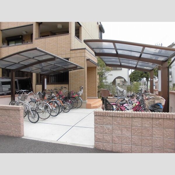 ロイヤルティアラⅡ・Ⅲ 駐輪場