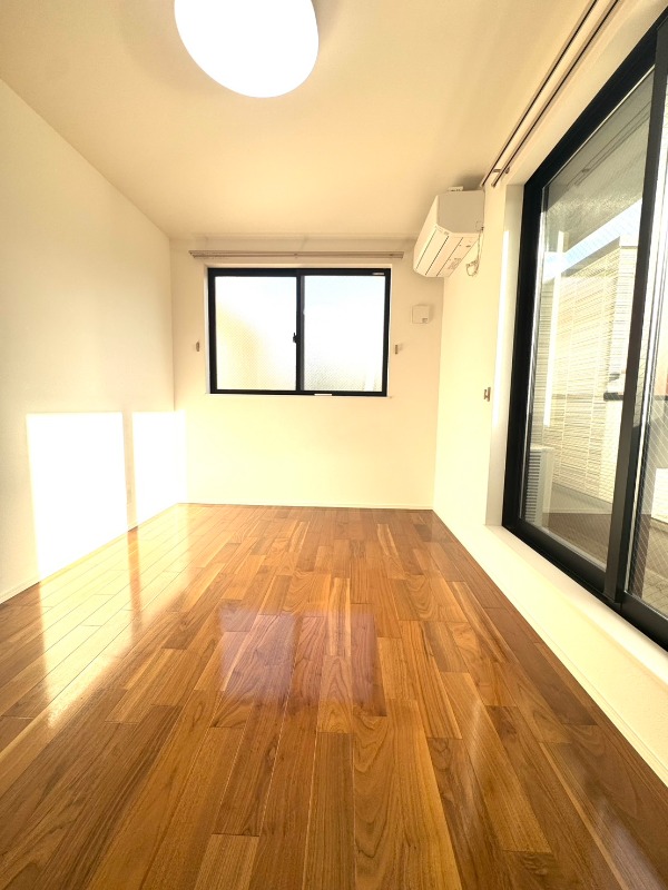 千駄ヶ谷5丁目戸建て 3階右側洋室