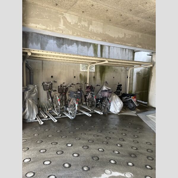 フジヴェール法蓮寺山409号室 駐輪場、バイク置き場
