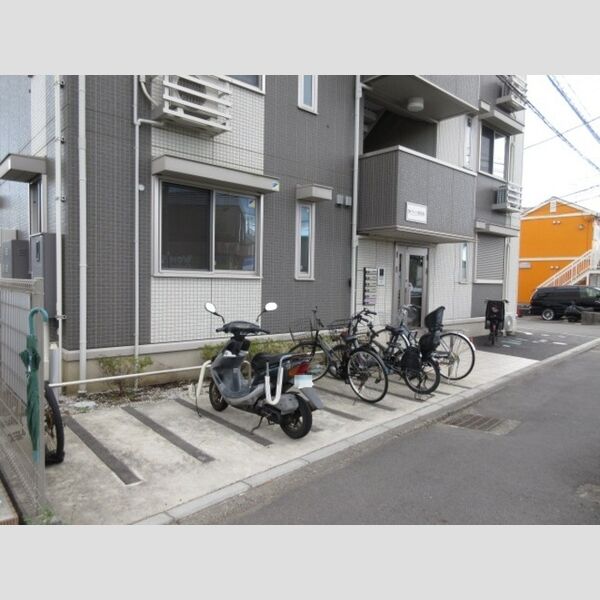 ヴィラ浜見山 駐輪場