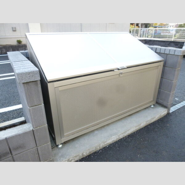 リビングNK原木中山201号室 ゴミストッカー