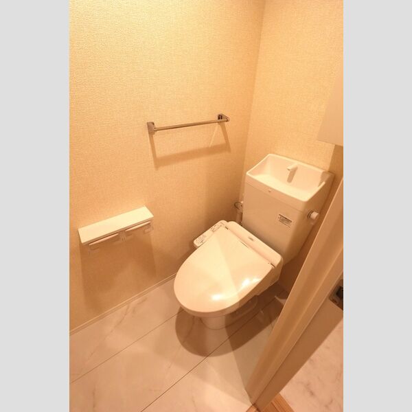 オーヴェスト深大寺302号室 トイレ