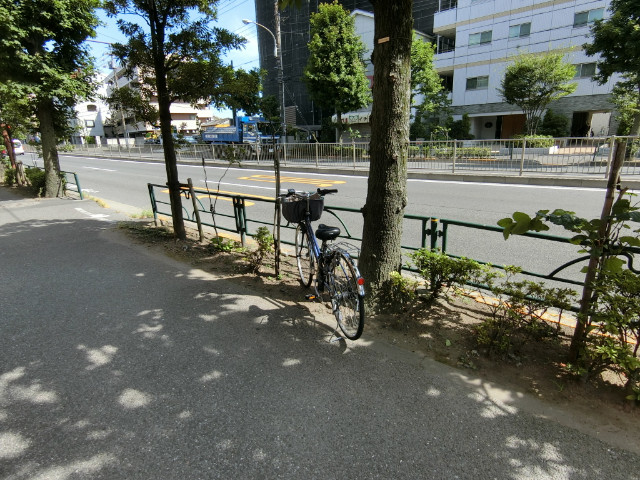 プラザ田町2階 開けている前面道路