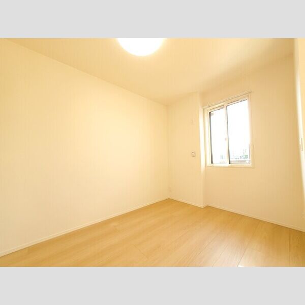 ファミーユ103号室 洋室