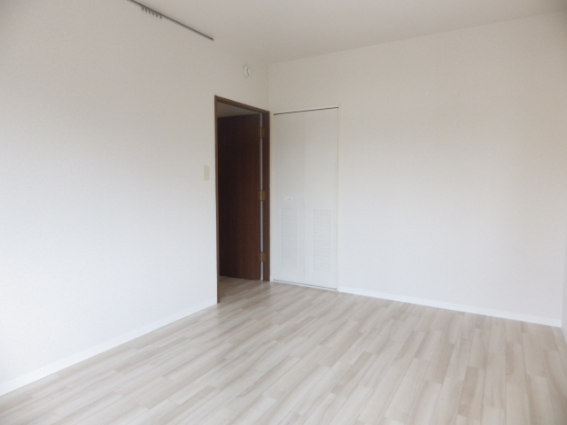 リヴェール高幡２　Ａ棟A205号室 リビング