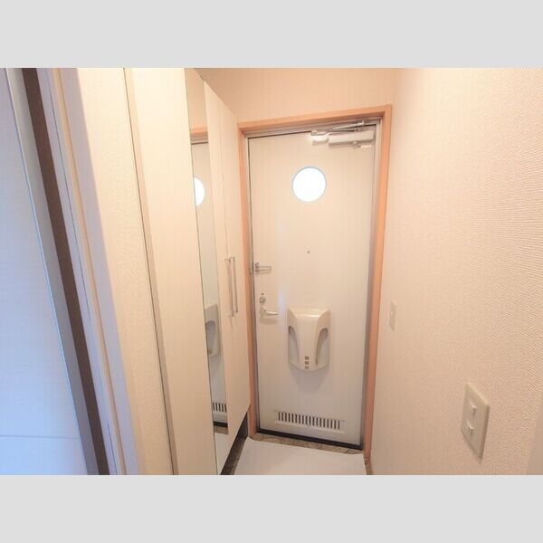 グランシャリオ203号室 玄関