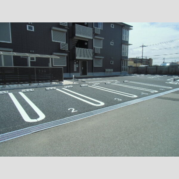 プリエール 駐車場