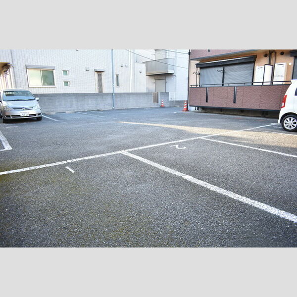 ヴァレンサ氷川　A/B 駐車場