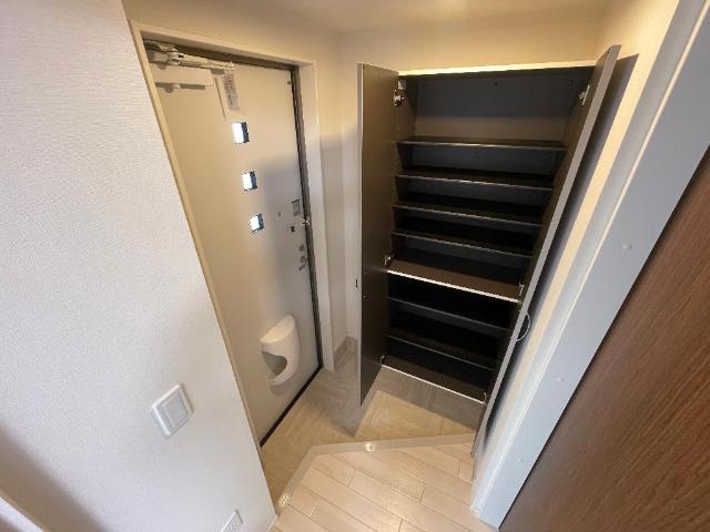 ガルデ寒川 玄関